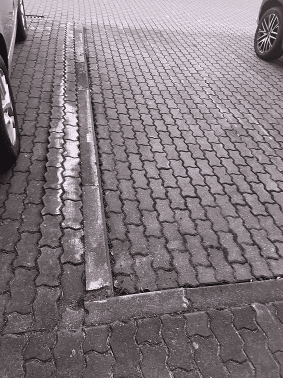 Uszkodzenia kostki i krawężników 2